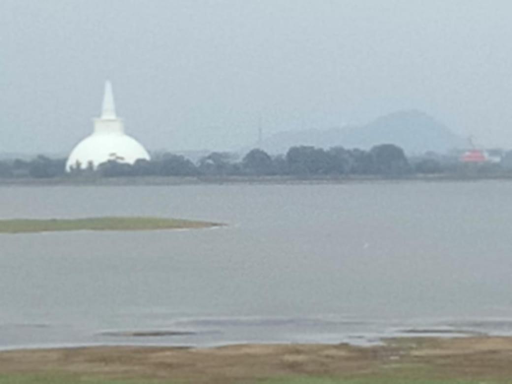 Lake Edge Resort Anuradhapura Dış mekan fotoğraf