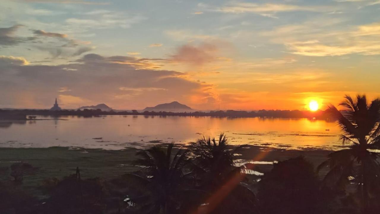 Lake Edge Resort Anuradhapura Dış mekan fotoğraf