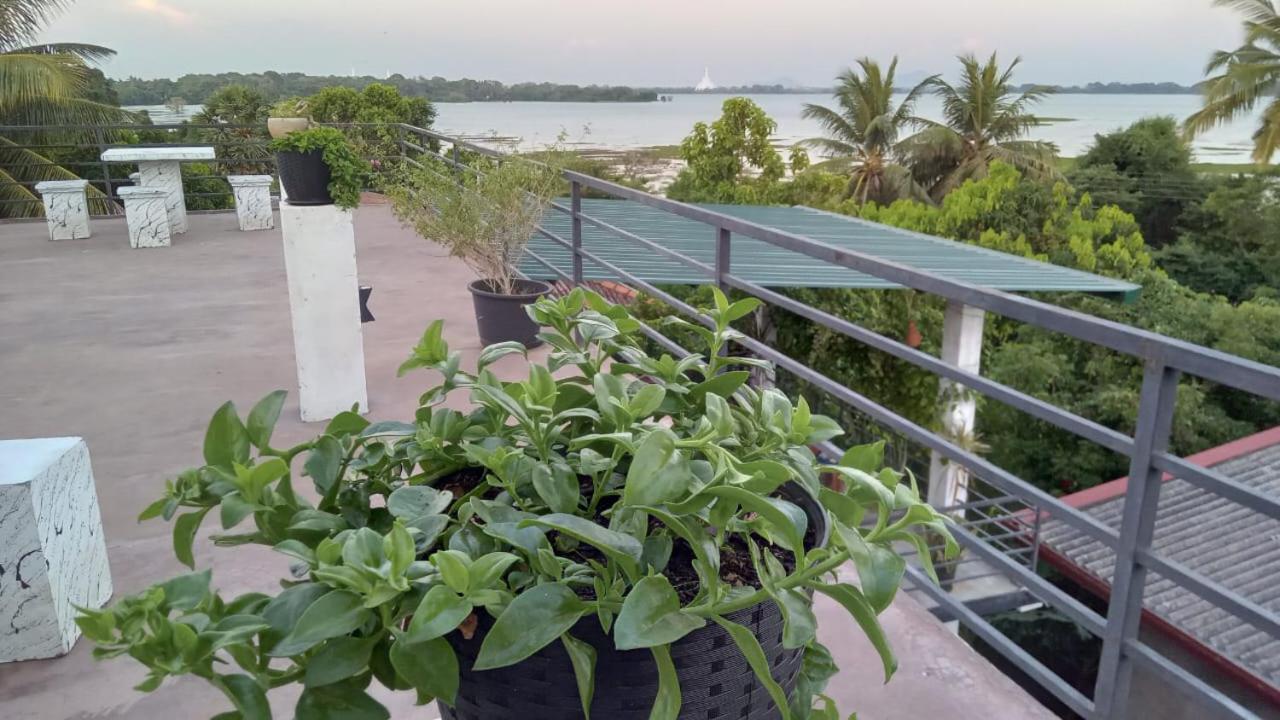 Lake Edge Resort Anuradhapura Dış mekan fotoğraf