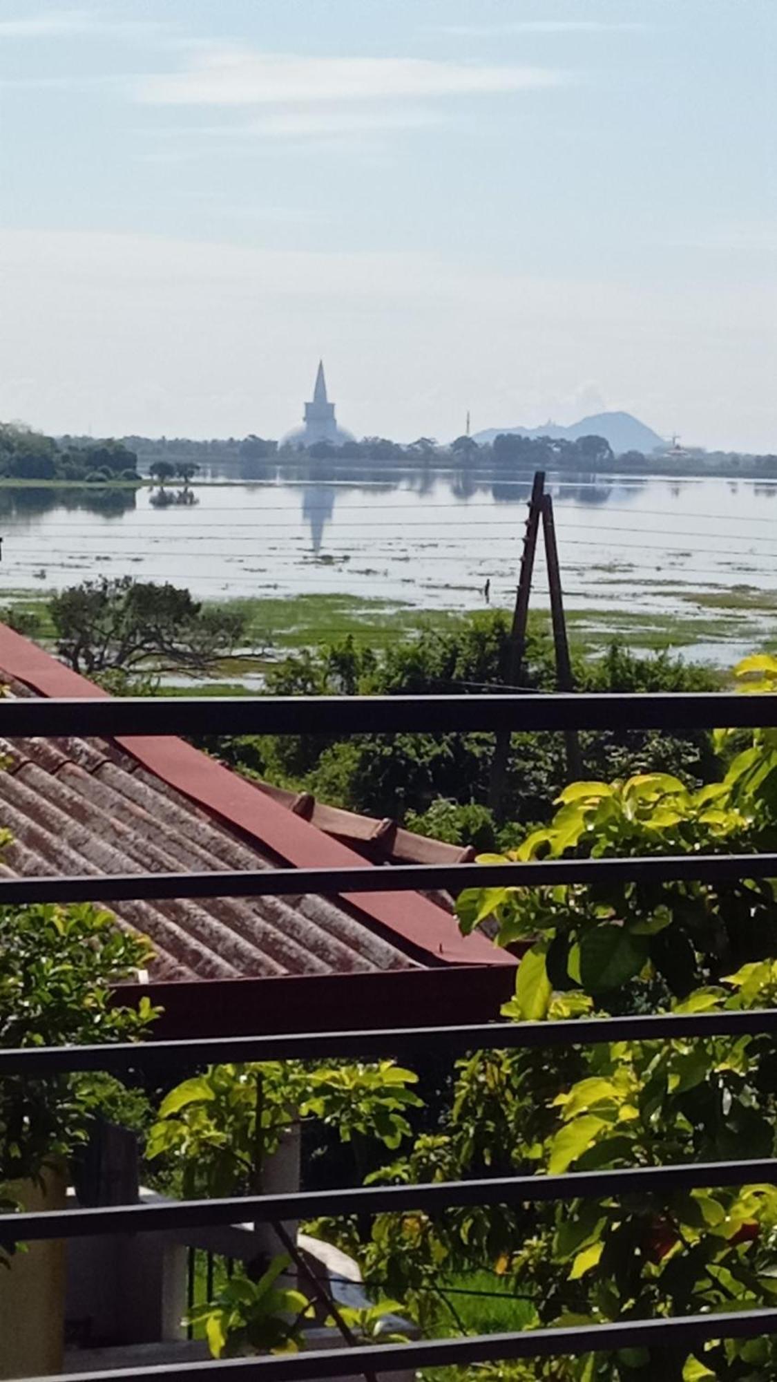 Lake Edge Resort Anuradhapura Dış mekan fotoğraf